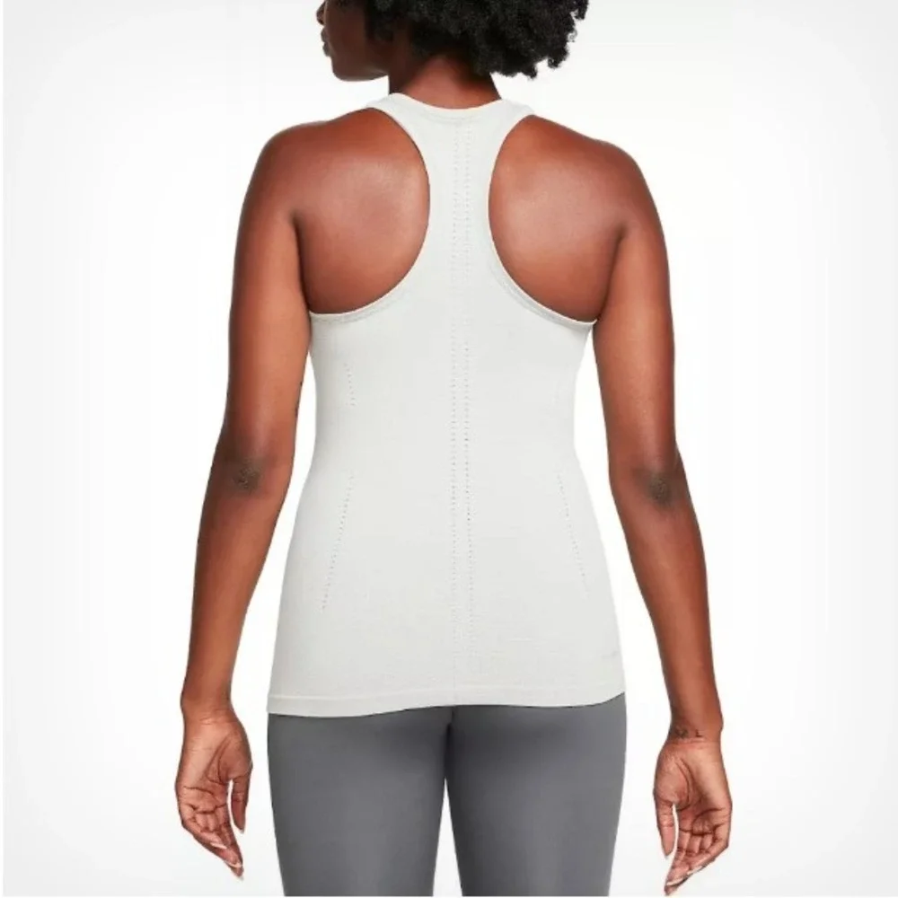 Nike Women's Tank top Nike Dri-FIT ADV Aura,‎ Silver, Medium
